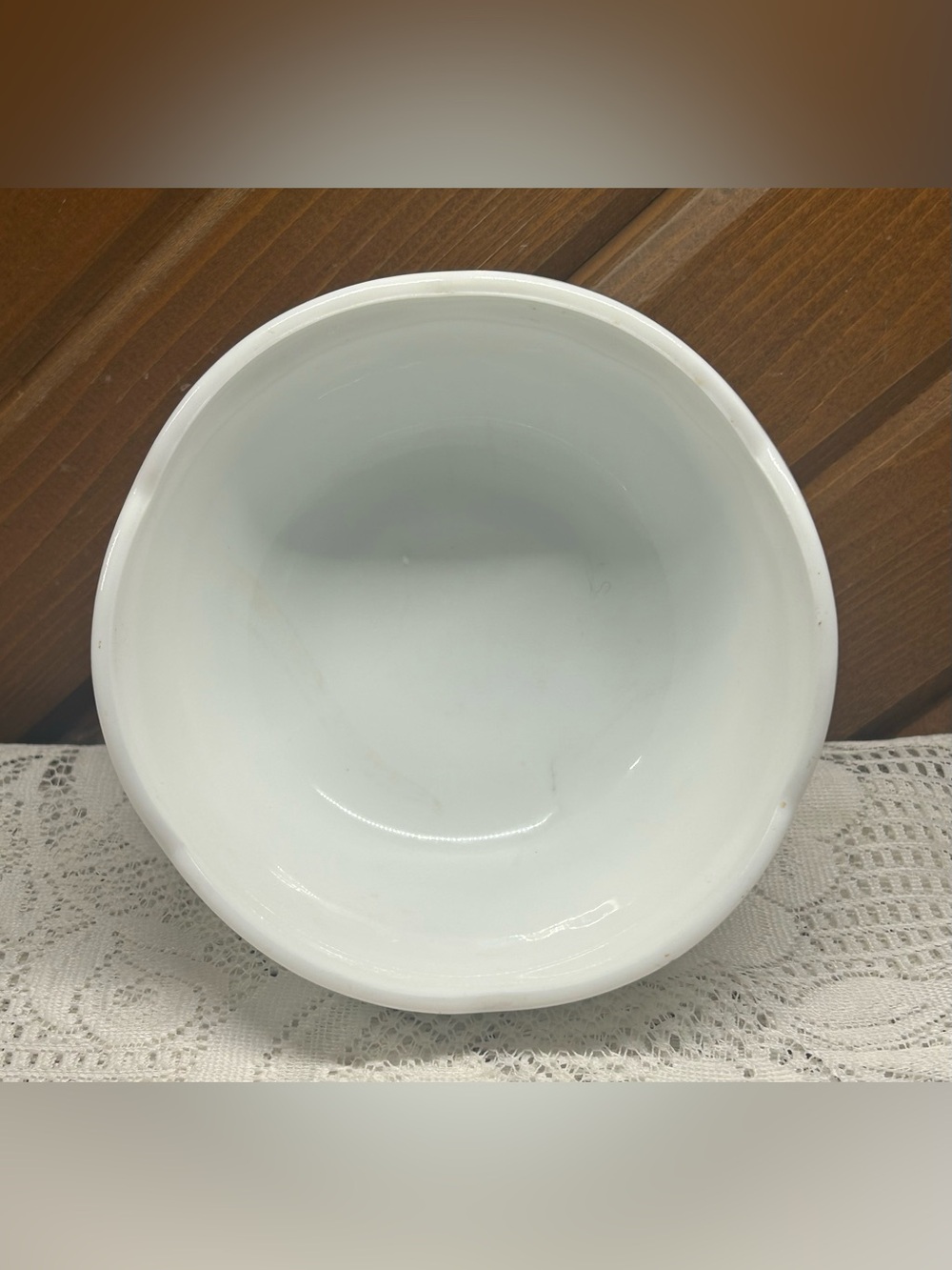 Vintage Indiana Glass Diamond Point Milk Glass 3-Footed Bowl (C) - Picture 4 of 9